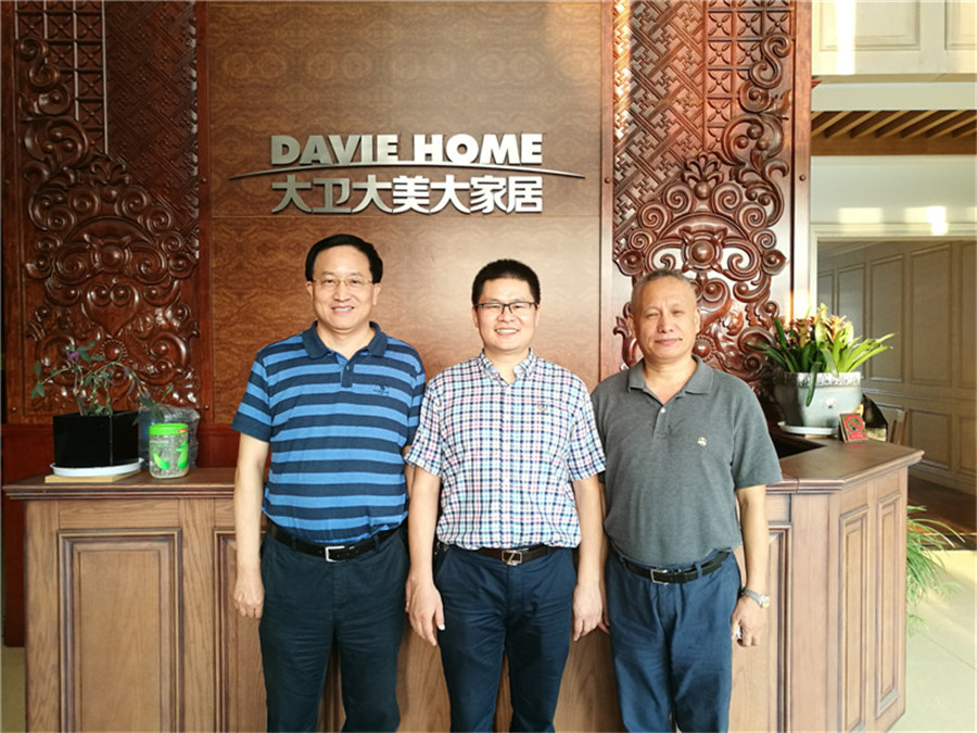 中国木材与木制品流通协会会长刘能文、副会长兼秘书长李佳峰一行莅临星空xingkong(中国)参观指导.jpg